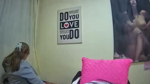 nicoltatiana_ online show from February 23, 11:35 pm