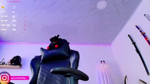 Snapshot of nicorobinn chatting on November 1, 8:11 pm Lizzie online show from November 1, 8:11 pm