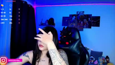 Snapshot of nicorobinn chatting on November 19, 12:43 am Lizzie online show from November 19, 12:43 am