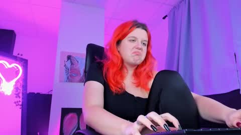 Snapshot of nielletablossom chatting on February 10, 8:31 pm Nellie online show from February 10, 8:31 pm