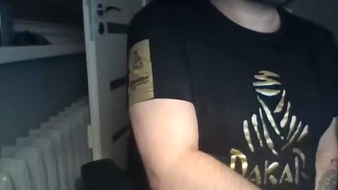 Snapshot of niewidoczny26 chatting on December 30, 5:55 pm Niewidoczny online show from December 30, 5:55 pm