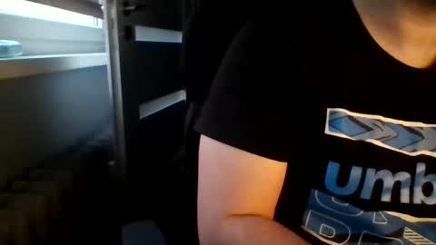 Snapshot of niewidoczny26 chatting on February 1, 6:32 am Niewidoczny online show from February 1, 6:32 am