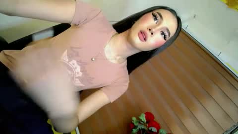Snapshot of night_crystal1111 chatting on May 20, 10:54 am night_crystal1111 online show from May 20, 10:54 am