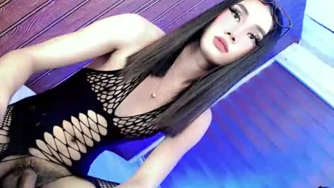 Snapshot of night_crystal1111 chatting on June 11, 4:27 pm night_crystal1111 online show from June 11, 4:27 pm