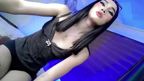 Snapshot of night_crystal1111 chatting on June 27, 2:34 pm night_crystal1111 online show from June 27, 2:34 pm