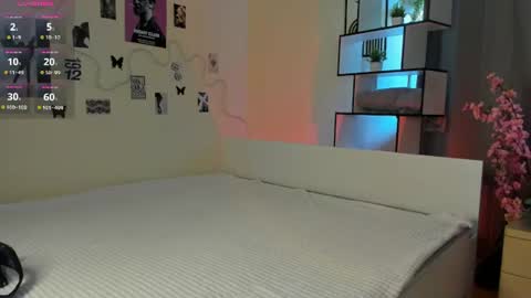 Snapshot of night_shard chatting on August 2, 5:06 am Hannah help me get 50 thumbs up online show from August 2, 5:06 am