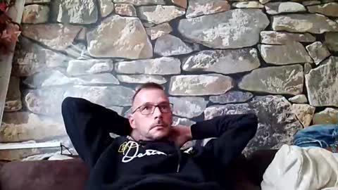 Snapshot of nighthawk28 chatting on October 1, 4:13 pm MikeVanDyck online show from October 1, 4:13 pm