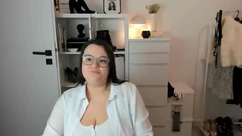 Holly online show from February 28, 8:21 pm