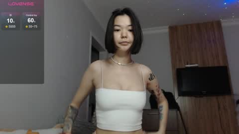 Niia online show from December 16, 3:43 pm