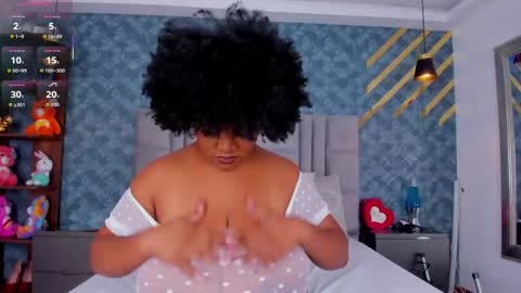 Snapshot of niiamoore_ chatting on June 5, 8:03 pm NiiaMoore online show from June 5, 8:03 pm