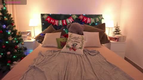 Snapshot of niiik_miiiki chatting on December 30, 11:37 am niiik_miiiki online show from December 30, 11:37 am