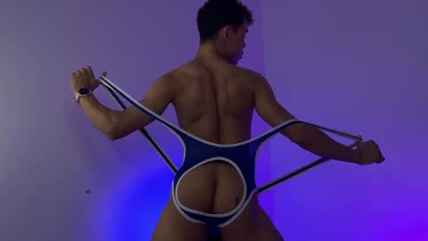 Snapshot of nijinsky_latinboy chatting on June 4, 11:05 am Nijinsky online show from June 4, 11:05 am
