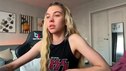 Snapshot of nika_lodge_official chatting on May 16, 2:27 pm Russian sweet baby online show from May 16, 2:27 pm
