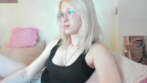 Snapshot of nika_sm chatting on July 1, 1:29 am Nika Sm online show from July 1, 1:29 am