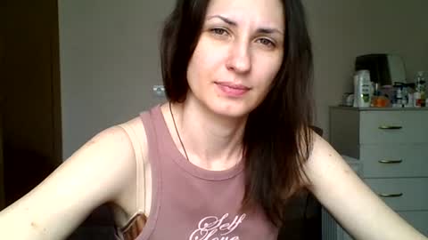 Snapshot of nika_smily chatting on June 18, 8:47 am nika_smily online show from June 18, 8:47 am