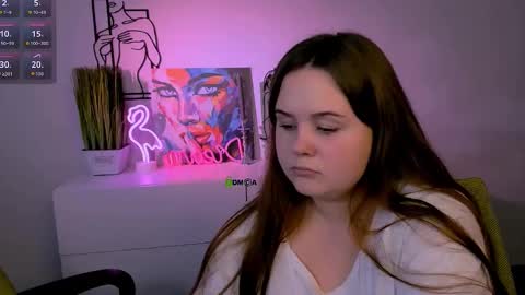 Snapshot of nika_still chatting on December 3, 8:23 am Little Angel online show from December 3, 8:23 am