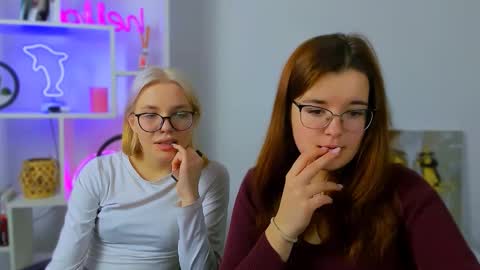 Snapshot of nika_still chatting on December 18, 9:59 am Little Angel online show from December 18, 9:59 am