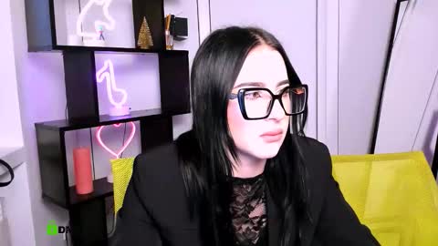 Snapshot of nika_still chatting on December 19, 10:33 am Little Angel online show from December 19, 10:33 am