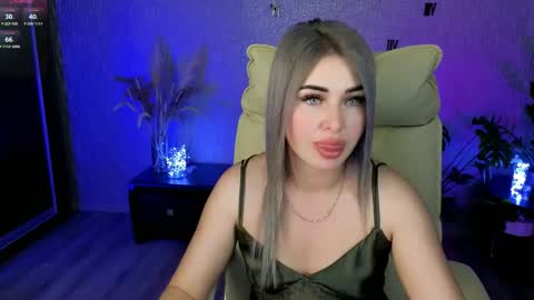 Snapshot of nikastill_ chatting on May 31, 2:42 am NikaStill online show from May 31, 2:42 am