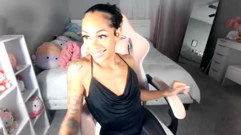 Snapshot of nikayasworld chatting on June 18, 2:45 am nikayasworld online show from June 18, 2:45 am