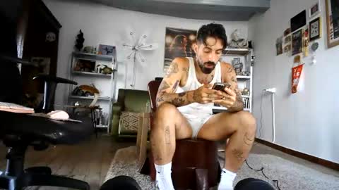 Snapshot of nikevictor chatting on June 17, 1:23 pm nikevictor online show from June 17, 1:23 pm
