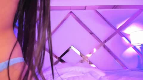 Snapshot of nikii_white chatting on February 14, 7:49 am nikii_white online show from February 14, 7:49 am