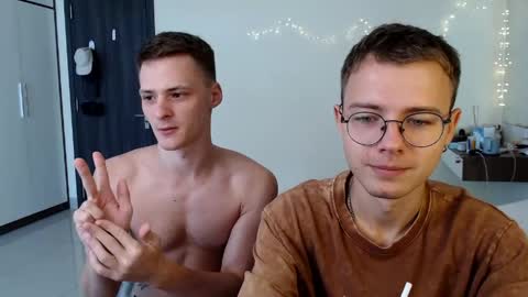 Snapshot of nikikerry_cum_ chatting on May 23, 3:23 am nikikerry_cum_ online show from May 23, 3:23 am