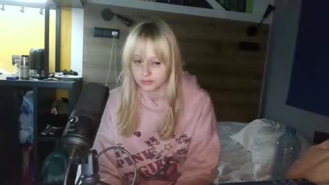 nikirinksss online show from April 19, 8:44 pm