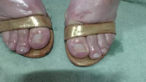 Snapshot of nikisissyfeet chatting on February 3, 10:43 pm nikisissyfeet online show from February 3, 10:43 pm