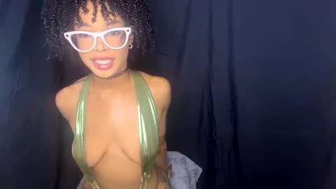 Snapshot of nikitalove104 chatting on January 5, 7:17 pm nikitalove104 online show from January 5, 7:17 pm
