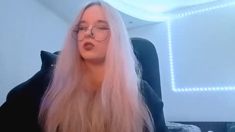 Snapshot of nikitamobbs chatting on November 10, 10:14 am Trax online show from November 10, 10:14 am