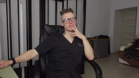 Snapshot of nikki_hard chatting on December 13, 6:42 am nikki online show from December 13, 6:42 am