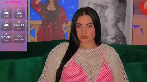 Snapshot of nikki_kardashian chatting on December 10, 8:38 pm Nikki Kardashian online show from December 10, 8:38 pm