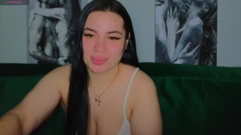 Snapshot of nikki_kardashian chatting on January 11, 12:44 am Nikki Kardashian online show from January 11, 12:44 am