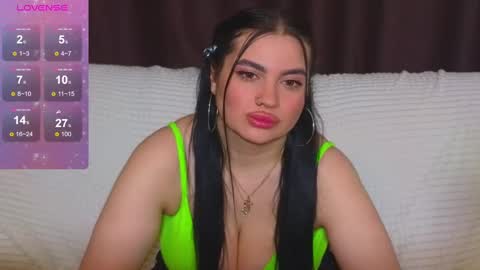 Snapshot of nikki_kardashian chatting on January 30, 1:33 am Nikki Kardashian online show from January 30, 1:33 am