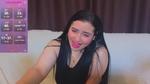 Snapshot of nikki_kardashian chatting on February 1, 2:26 am Nikki Kardashian online show from February 1, 2:26 am