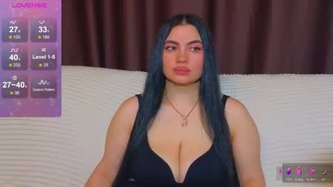 Snapshot of nikki_kardashian chatting on February 25, 10:39 pm Nikki Kardashian online show from February 25, 10:39 pm