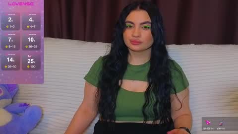 Snapshot of nikki_kardashian chatting on March 1, 10:21 pm Nikki Kardashian online show from March 1, 10:21 pm