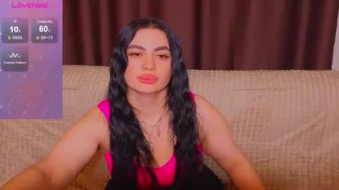 Snapshot of nikki_kardashian chatting on March 5, 10:43 pm Nikki Kardashian online show from March 5, 10:43 pm