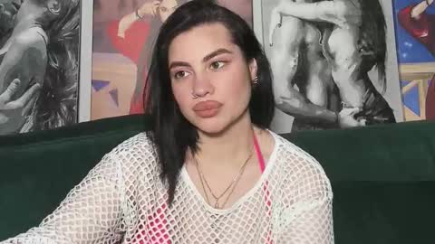 Snapshot of nikki_kardashian chatting on October 13, 10:32 pm Nikki Kardashian online show from October 13, 10:32 pm