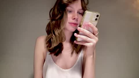 Snapshot of nikki_mi chatting on December 22, 10:06 am Nikki online show from December 22, 10:06 am