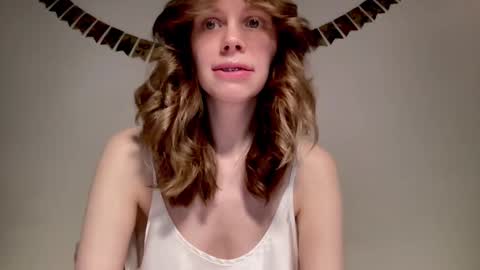 Snapshot of nikki_mi chatting on December 26, 10:16 am Nikki online show from December 26, 10:16 am