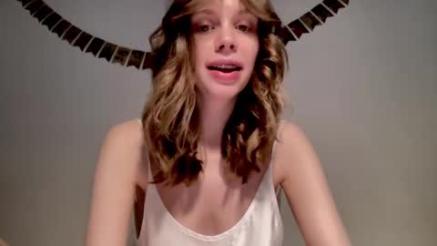 Snapshot of nikki_mi chatting on December 27, 10:12 am Nikki online show from December 27, 10:12 am