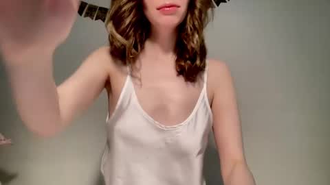 Snapshot of nikki_mi chatting on January 22, 10:18 am Nikki online show from January 22, 10:18 am