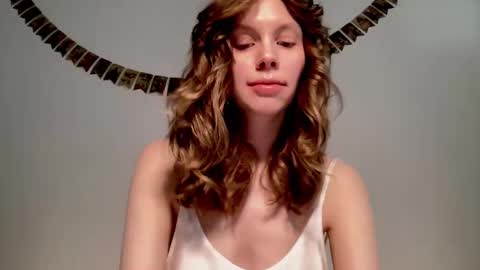 Snapshot of nikki_mi chatting on February 6, 10:04 am Nikki online show from February 6, 10:04 am