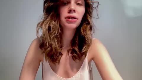 Snapshot of nikki_mi chatting on February 21, 10:07 am Nikki online show from February 21, 10:07 am