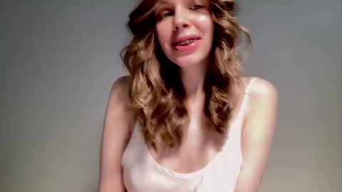 Snapshot of nikki_mi chatting on February 27, 10:04 am Nikki online show from February 27, 10:04 am