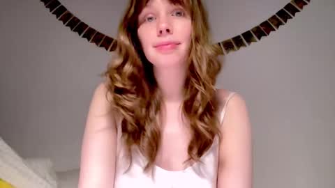 Snapshot of nikki_mi chatting on December 18, 10:10 am Nikki online show from December 18, 10:10 am