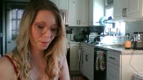 nikkib653466 online show from February 12, 4:24 pm