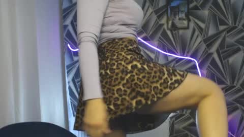 nikkikiss___ online show from May 13, 12:19 am